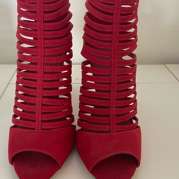 Heels - Picture 3 of 4